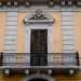 A sormontare la cornice della finestra centrale del piano superiore, scolpito a bassorilievo...